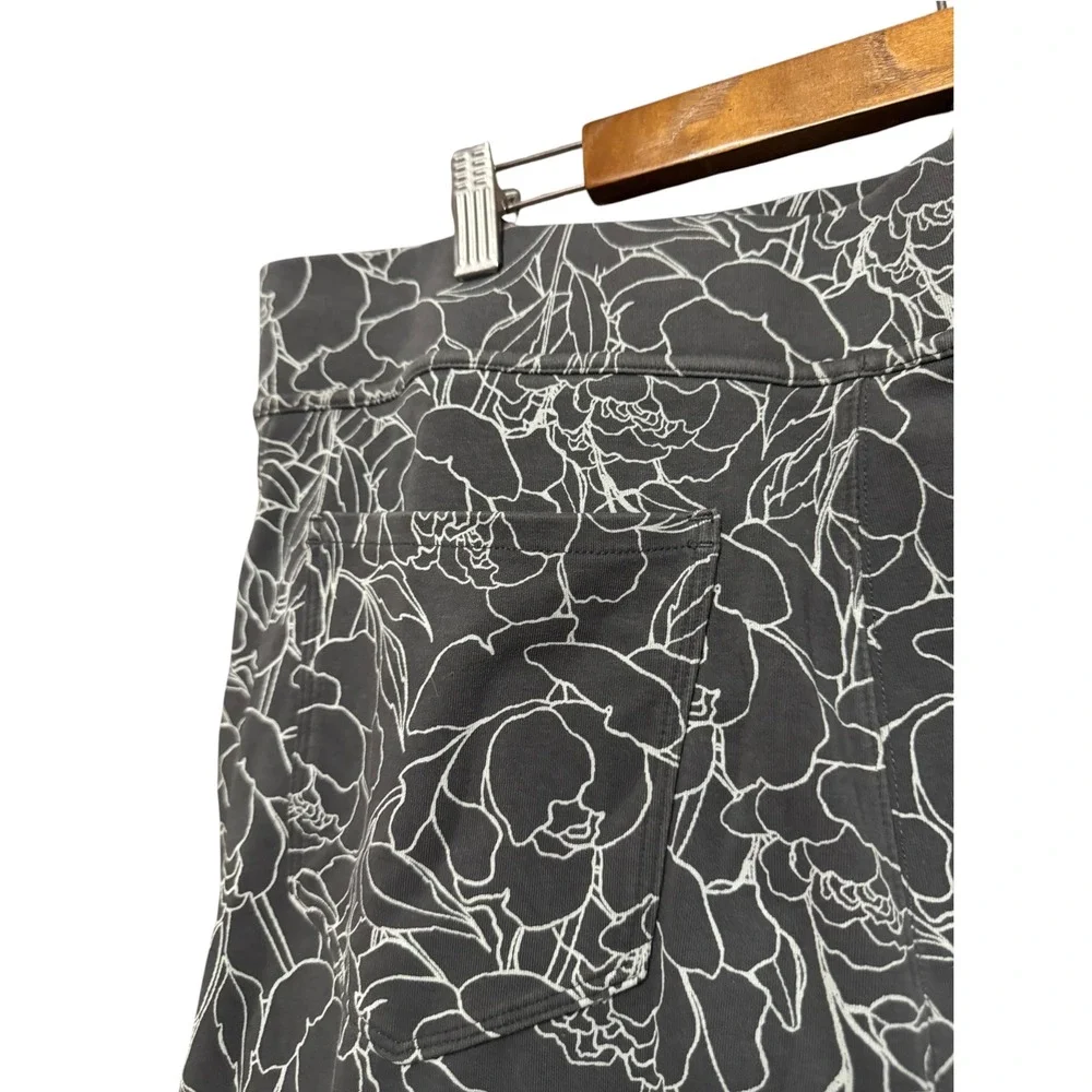 Duluth Trading Co Skort Womens Large Grey Excellent Floral Cotton Spandex Active